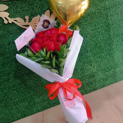 RAMO DE 12 ROSAS