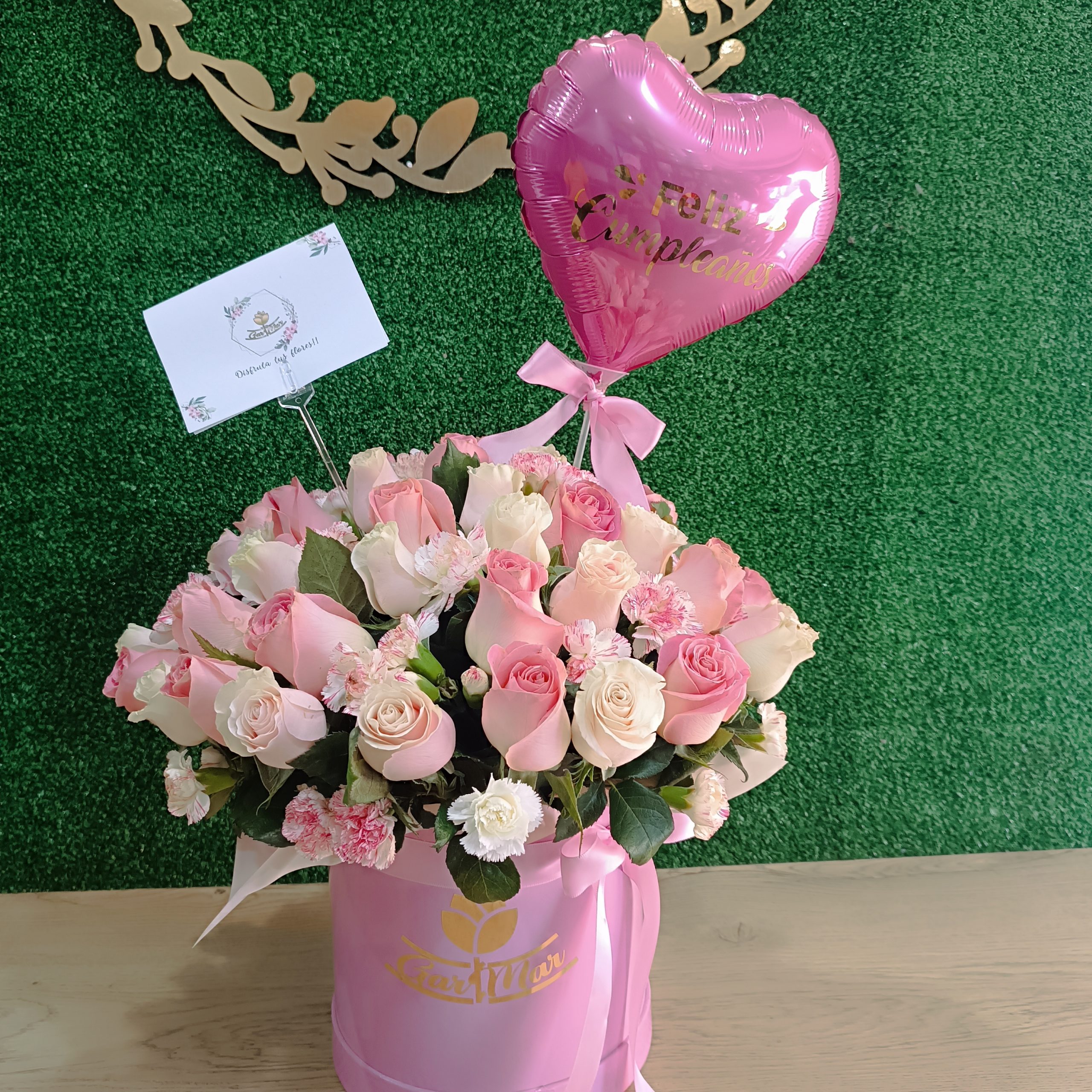 Garmar-Floreria-Box-Camila-Arreglos-Rosas-Rosadas-Blancas-Globos-Amor-Cumpleaños-Aniversario-Agradecientos-001