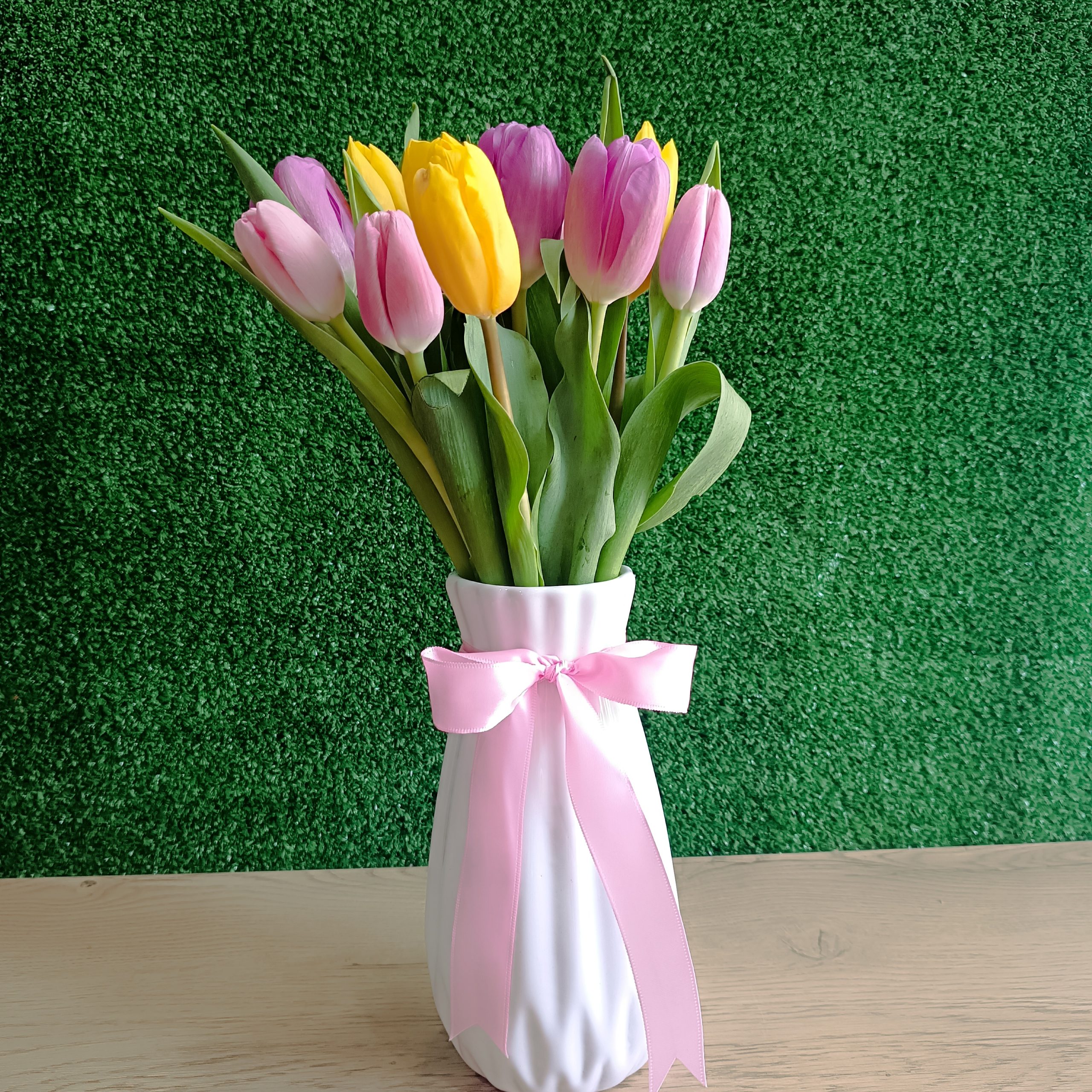 Garmar-Floreria-Florero-Gratitud-tulipanes-rosados-amarillos-Blancas-Globos-Amor-Cumpleaños-agradecimiento-001