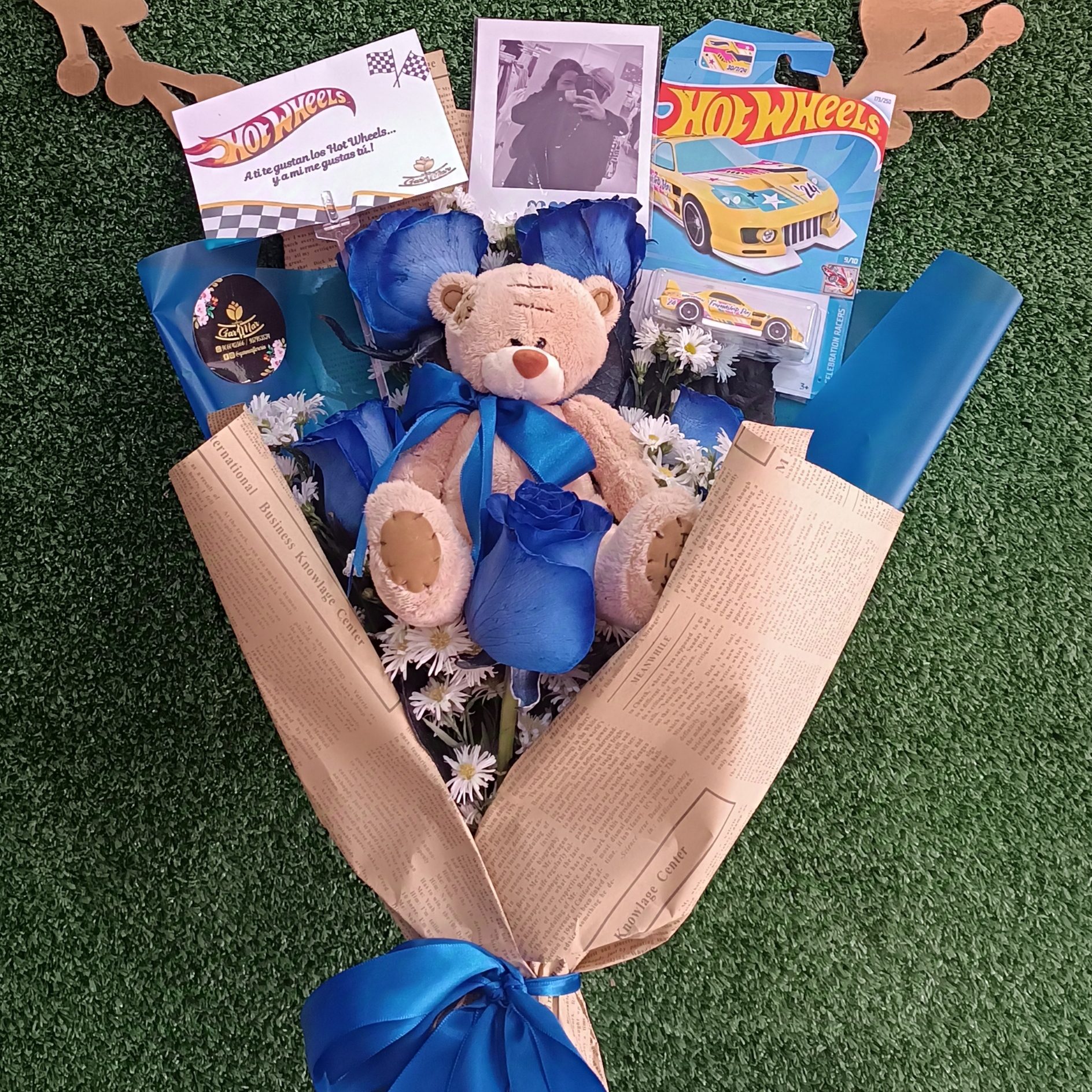 Garmar-Floreria-ramo-For-You-arreglos-florales-caja-de-rosas-rojas-Blancas-Globos-Amor-chocolates-Cumpleaños-para-ellos-002